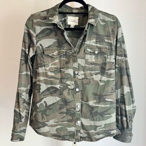 Women’s Lightweight Snap-Front Dual Pocket Camo Jacket, Medium